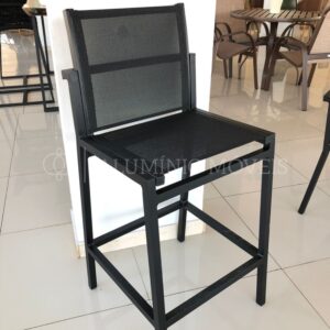 Banqueta Capri sem Braço: A escolha perfeita para um ambiente moderno e funcional! Fabricada em alumínio com pintura eletrostática e acabamento em corda náutica ou fibra sintética resistente e macia ao toque. Design moderno e elegante que se adapta a diversos ambientes. Estrutura robusta e durável para uso prolongado. Assento ergonômico e confortável para proporcionar momentos agradáveis. Fácil de limpar e manter. Ideal para cozinhas, bares, áreas de lazer e até mesmo eventos.